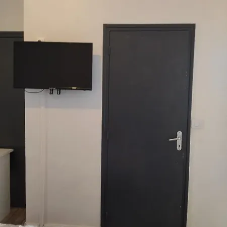 Apartment Pilier Rouge Avec Box Internet Fibre