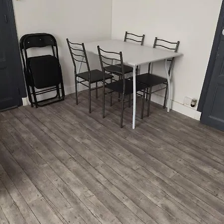 Apartment Pilier Rouge Avec Box Internet Fibre